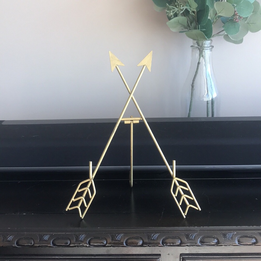 22 gold arrow “friendship” easels.